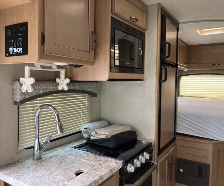 6734379da21bf211d318761e